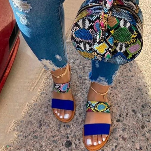 Zoo Keep Her Purse