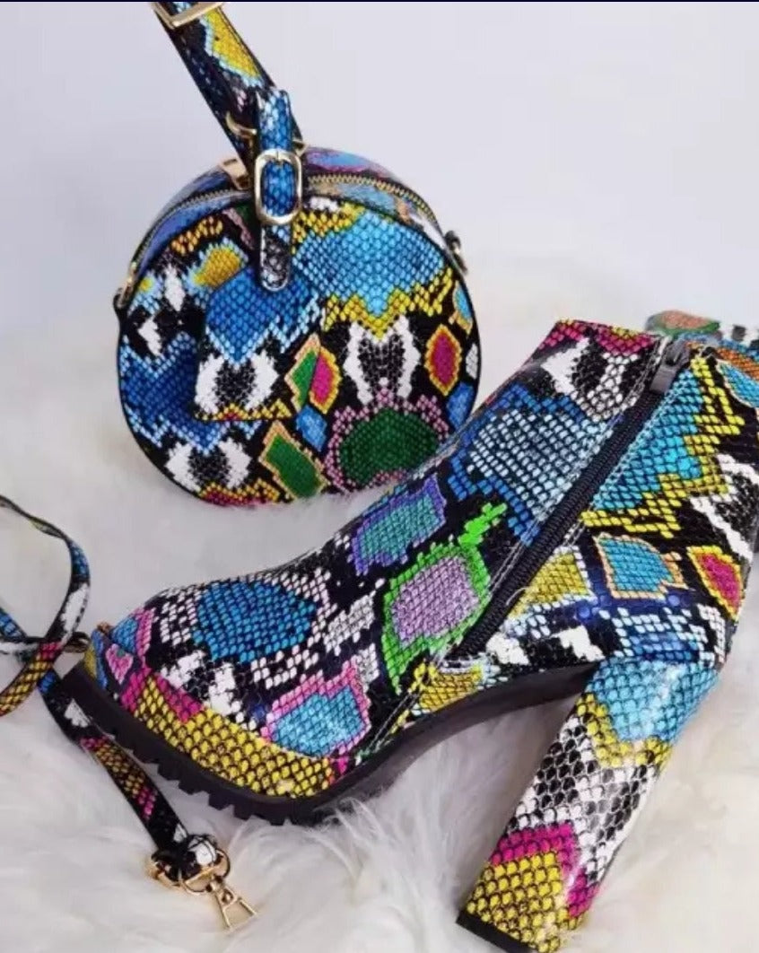 Zoo Keep Her Purse